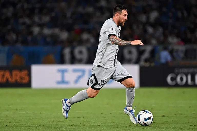 Lionel Andres Messi playing