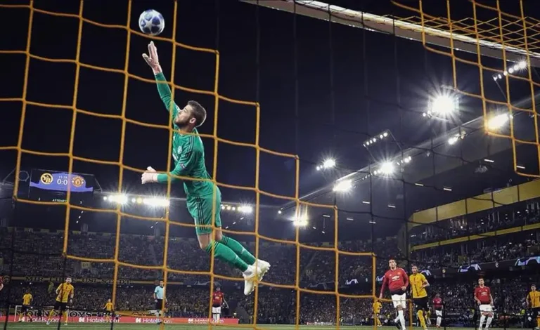 David De Gea jumping to save goal