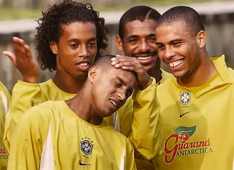 Ronaldinho with team