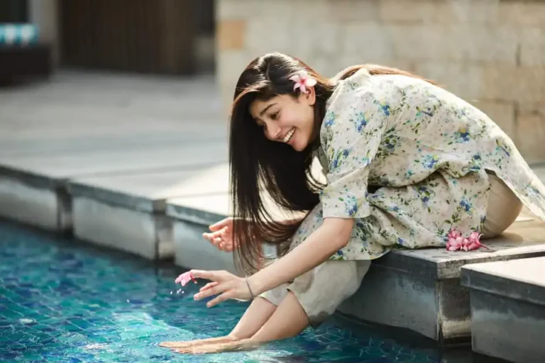 Sai Pallavi playing water