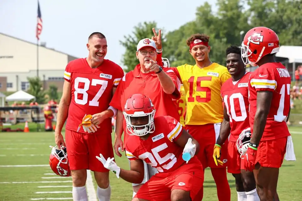Patrick Mahomes with his team